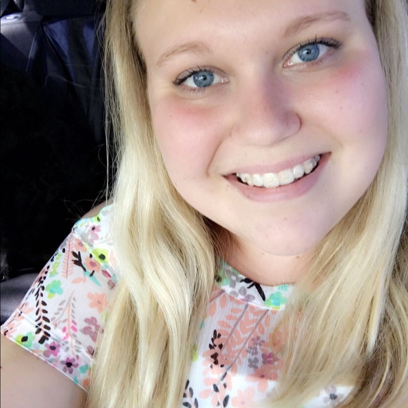 Meet your Posher, Courteney - Picture 1 of 5